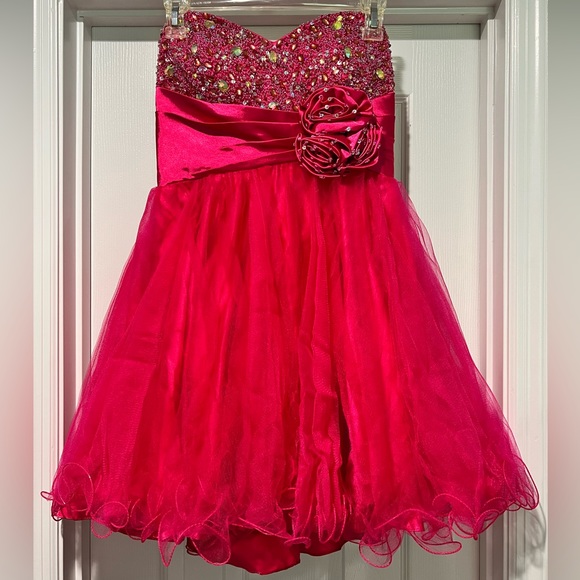 Juliet Fashion Milex: Pink Above the Knee Dress. Medium. Like New. - Picture 1 of 7